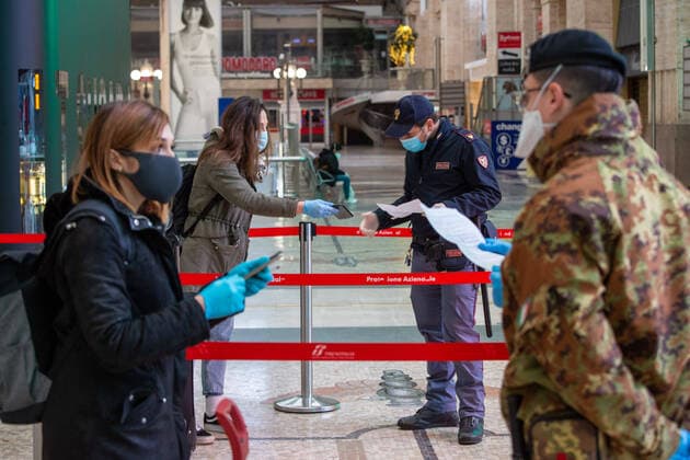 Milan, Coronavirus Covid 19 emergency, checks and detection of temperatures in Central station (Massimo Alberico Fotogramma, Milan - 2020-03-25) p.s. la foto e utilizzabile nel rispetto del contesto in cui e stata scattata, e senza intento diffamatorio del decoro delle persone rappresentate  Copyright: xMassimoxAlbericox xFOTOGRAMMAx