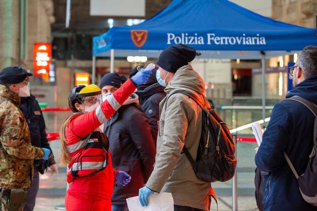 Milan, Coronavirus Covid 19 emergency, checks and detection of temperatures in Central station (Massimo Alberico Fotogramma, Milan - 2020-03-25) p.s. la foto e utilizzabile nel rispetto del contesto in cui e stata scattata, e senza intento diffamatorio del decoro delle persone rappresentate  Copyright: xMassimoxAlbericox xFOTOGRAMMAx