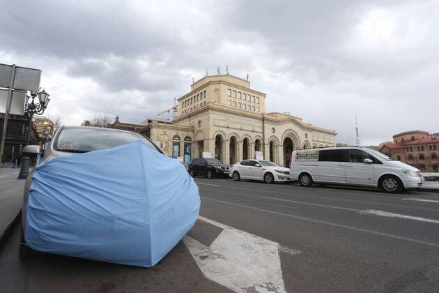 YEREVAN, ARMENIA - MARCH 25, 2020: A car in a face mask in Republic Square during the pandemic of the novel coronavirus (COVID-19). As of 25 March 2020, Armenia has confirmed more than 250 cases of the novel coronavirus. The Armenian government declared a state of emergency and enforced restricted movement in connection with the pandemic on 16 March. Vahram Baghdasaryan Photolure TASS  TS0D354D