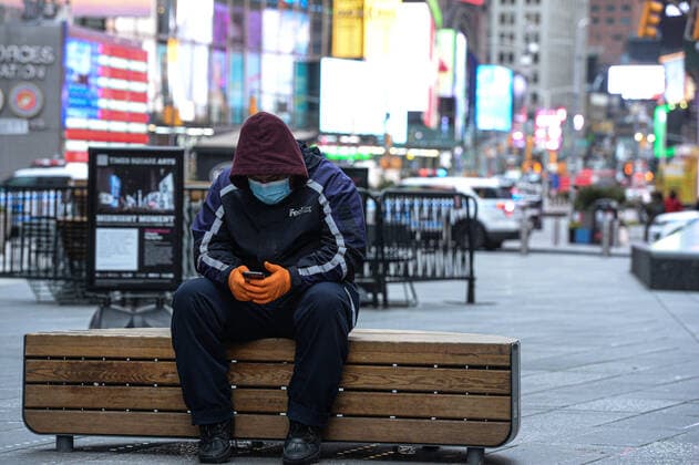 March 25, 2020, New York Manhattan, USA: FEDEX worker rests at Time square on the Time Square . . 03 25 20. New York Manhattan l . . New York Manhattan. USA - ZUMAs252 20200325_znp_s252_018 Copyright: xMarcusxSantosx