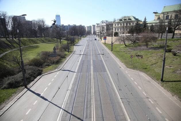 WARSZAWA 25.03.2020 KORONAWIRUS ZAKAZ WYCHODZENIA Z DOMU PUSTE ULICE N Z. PUSTA ALEJA SOLIDARNOSCI BRAK SAMOCHODOW FOT. ALEKSANDER MAJDANSKI NEWSPIX.PL --- Newspix.pl  AMA_1127
