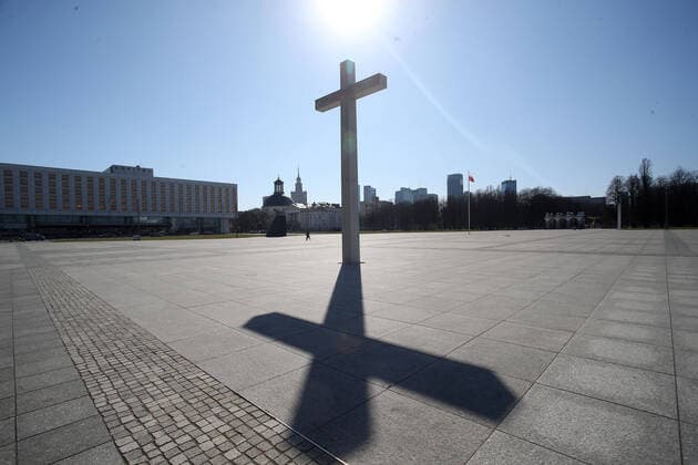WARSZAWA 25.03.2020 KORONAWIRUS ZAKAZ WYCHODZENIA Z DOMU PUSTE ULICE N Z. PUSTY PLAC PILSUDSKIEGO FOT. ALEKSANDER MAJDANSKI NEWSPIX.PL --- Newspix.pl  AMA_1193