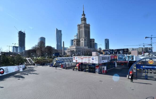 25.03.2020 WARSZAWA PANDEMIA KORONAWIRUSA W POLSCE KORONAWIRUS PUSTE ULICE WARSZAWY LUDZIE MIESZKANCY SRODKI OCHRONY FOT DAMIAN BURZYKOWSKI NEWSPIX.PL --- Newspix.pl Streets are seen empty during coronavirus pandemic.  DB250320_112