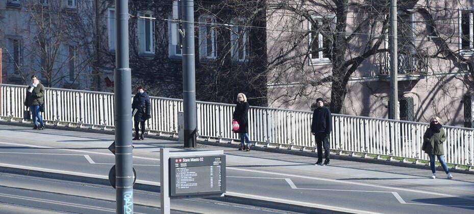 25.03.2020 WARSZAWA PANDEMIA KORONAWIRUSA W POLSCE KORONAWIRUS PUSTE ULICE WARSZAWY LUDZIE MIESZKANCY SRODKI OCHRONY FOT DAMIAN BURZYKOWSKI NEWSPIX.PL --- Newspix.pl Streets are seen empty during coronavirus pandemic.  DB250320_117