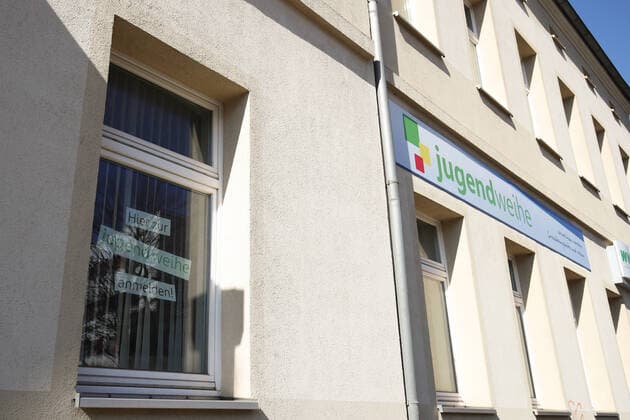 The regional association of the Interessenvereinigung Jugendweihe in Magdeburg as the largest organizer of youth consecrations has postponed all events in Saxony-Anhalt, there were about 6000 registrations for this year.