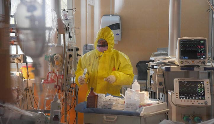Rome 25 03 2020 Corona crisis Press event in the intensive care unit of the Casal Palocco hospital An intensive care nurse takes care of Covid 19 patients