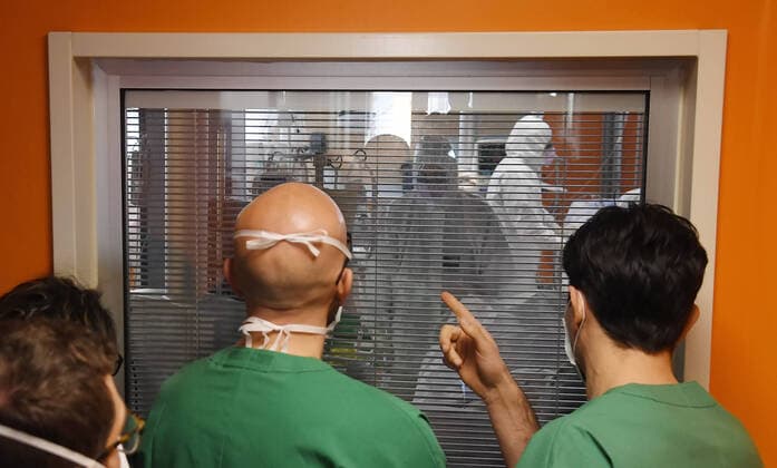Rome 25 03 2020 Corona Crisis Press meeting in the intensive care unit of the Casal Palocco Hospital Nurses watching through a window the intensive care nurses at the Covid 19 intensive care unit
