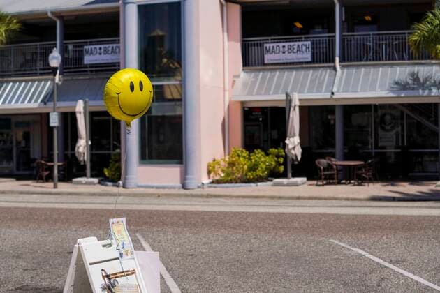 News Bilder des Tages March 25, 2020, Madeira Beach, Florida, USA: Open businesses and people were scarce at John s Pass Village on Wednesday, March 25, 2020 in Madeira Beach. Madeira Beach USA - ZUMAs70_ 20200325_zan_s70_082 Copyright: xMarthaxAsencioxRhinex