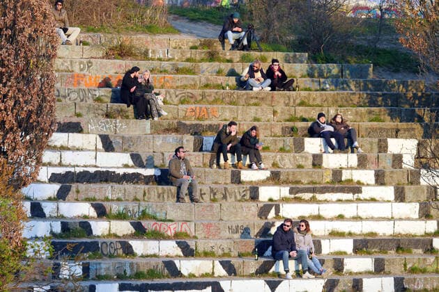 25 03 2020, Berlin Germany Corona crisis, people enjoy the nice weather in the amphitheater in Mauerpark, they all keep the given distance to each other so as not to endanger anyone