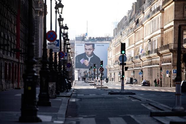 News Bilder des Tages Atmosphere in the rivoli street, in the center of Paris, after the head of state ordered people to stay home to stop the spread of Covid-19, on March 25, 2020, in Paris, France.  Copyright: xChristophexMorinx