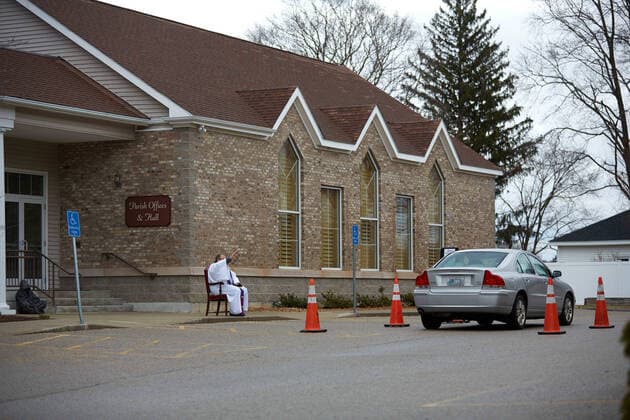 March 25, 2020, Uxbridge, Massachusetts, US: Due to COVID-19, Corona Virus, St. Mary s Church in Uxbridge, Masachusetts is holding drive up confession. The car drives up, and the seated Priest will listen and prescribe a penance and give absolution. Uxbridge US - ZUMAd211 20200325_zap_d211_001 Copyright: xAllisonxDinnerx
