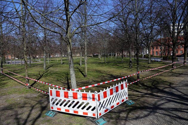Barricade at Bassinplatz due to coronavirus, Potsdam, 25 March 2020 In order to slow the spread of coronavirus SARS CoV 2, exit and contact restrictions apply Coronavirus Potsdam