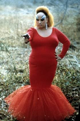 PINK FLAMINGOS, Divine, 1972 Courtesy Everett Collection !ACHTUNG AUFNAHMEDATUM GESCHÃ„TZT! PUBLICATIONXNOTxINxCANxCHNxFRAxITAxJPNxNORxPOLxRUSxESPxUKxUSA Copyright: xCourtesyxEverettxCollectionx MSDPIFL EC001