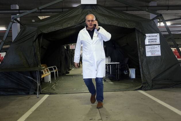 Spain: 12th day of alert status for CoVid-19 Oviedo, SPAIN: The manager of area IV of the Central University Hospital of Asturias, Luis Hevia comes out talking on the phone from a store during the 12th day of the Alert State in Spain, at the Central University Hospital of Asturias in Oviedo, Spain on March 23 2020. Oviedo Asturias Spain Copyright: AlbertoxBrevers
