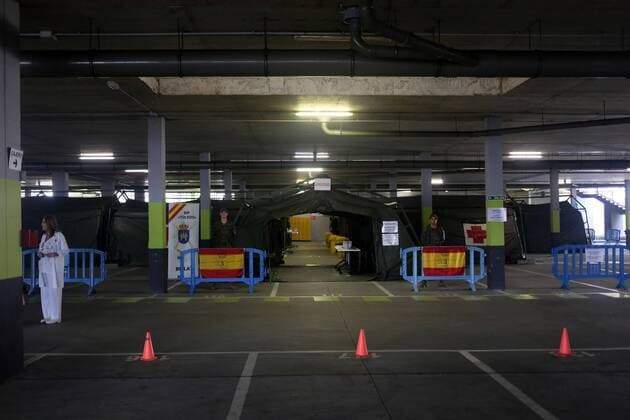 Spain: 12th day of alert status for CoVid-19 Oviedo, SPAIN: The entrance to the Campaign Hospital that is mounted in the Hospital parking lot during the 12th day of the Alert State in Spain, at the Central University Hospital of Asturias in Oviedo, Spain on March 23, 2020. Oviedo Asturias Spain Copyright: AlbertoxBrevers
