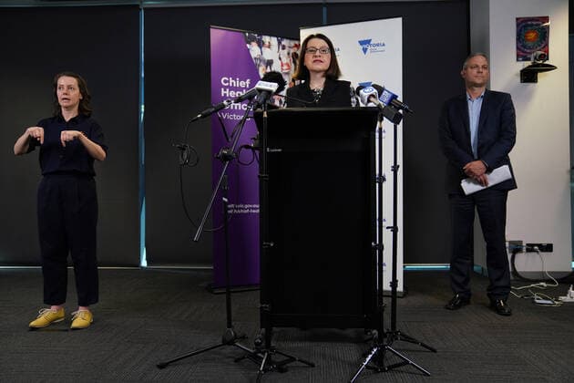 JENNY MIKAKOS CORONAVIRUS PRESSER, Victorian Health Minister Jenny Mikakos speaks to the media alongside Victorian Chief Health Officer Prof Brett Sutton during a press conference in Melbourne, Thursday, March 26, 2020. A third man in his 70s has died from coronavirus in Victoria, taking the national toll to 12. There are now 520 confirmed Victorian coronavirus cases. ( NO ARCHIVING, EDITORIAL USE ONLY, NO USE IN BOOKS WITHOUT CONSENT MELBOURNE VICTORIA AUSTRALIA  Copyright: xSTEFANxPOSTLESx 20200326001460129349