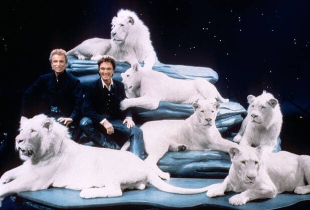 SIEGFRIED & ROY: THE MAGIC BOX, Siegfried Fischbacher, Roy Horn, 1999. IMAX Pictures courtesy Everett Collection (image upgraded to 17.7 x 12 in) !ACHTUNG AUFNAHMEDATUM GESCHÃ„TZT! PUBLICATIONXNOTxINxCANxCHNxFRAxITAxJPNxNORxPOLxRUSxESPxUKxUSA Copyright: xIMAXxPictures CourtesyxEverettxCollectionx MSDSIRO EC006