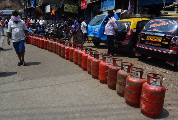 MUMBAI, INDIA - MARCH 25: Mumbaikar stand in que for Gas Cylinder at Barkat ali naka Antop Hill during restrictions on citizens movement on account of section 144 due to COVID 19 Pandemic, on March 25, 2020 in Mumbai, India. Prime Minister Narendra Modi on Tuesday announced complete lockdown of the entire country, as part of the government?s stringent efforts to tackle coronavirus disease Covid-19. This lockdown will be in place for 21 days and more stringent than Janta Curfew. Although, ration shops, groceries, fruits and vegetable shops, dairy and milk booths, meat and fish shops, animal fodder will remain open during the 21-day lockdown. (Photo by Vijayanand Gupta Hindustan Times ) India Goes Into 21 Day Lockdown Due To Coronavirus COVID 19