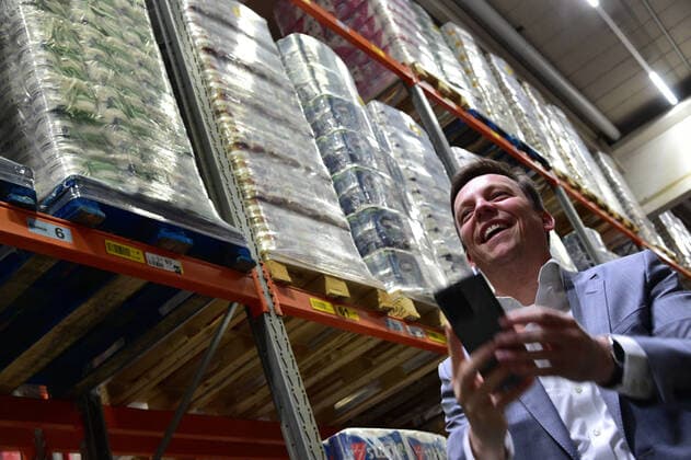 On Wednesday 25 3 2020, Saarlands Prime Minister Tobias Hans visits the EDEKA central warehouse in St Ingbert and gets an idea of the supply in the retail trade He encounters well-filled shelves and mountains of toilet paper, where Hans also makes himself a selfie with toilet paper bub