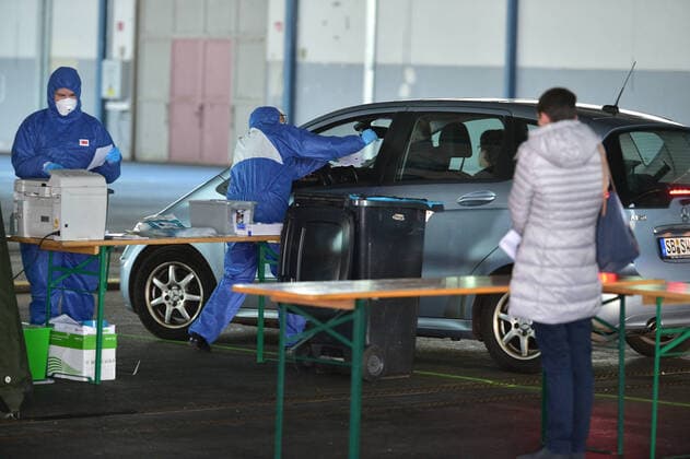 Corona tests will be carried out on Wednesday 25 3 2020 in Saarbrücken in a drive-in at the Mese site The German Armed Forces will support the Association of Statutory Health Insurance Physicians (Kassenärztliche Vereinigung) NOTE bub