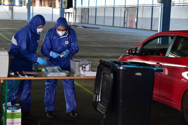 Corona tests will be carried out on Wednesday 25 3 2020 in Saarbrücken in a drive-in at the Mese site The German Armed Forces will support the Association of Statutory Health Insurance Physicians (Kassenärztliche Vereinigung) NOTE bub
