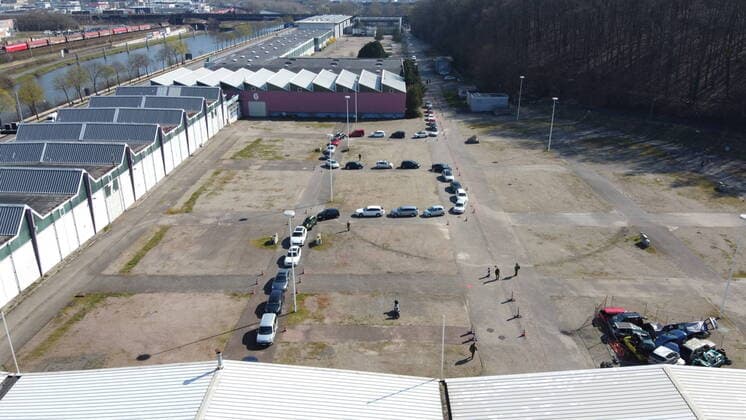 Corona tests will be carried out on Wednesday 25 3 2020 in Saarbrücken in a drive-in at the Mese site The Bundeswehr is supporting the Association of Statutory Health Insurance Physicians bub