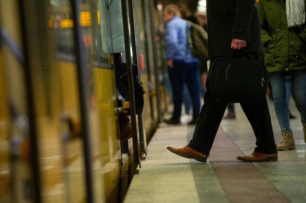 Public transport VVS SSB Stadtbahnhof Hauptbahnhof on Wednesday morning The platforms are mostly empty and people keep to the distance rule Stuttgart Mitte Baden Württemberg Germany Copyright: xLeif-HendrikxPiechowskix