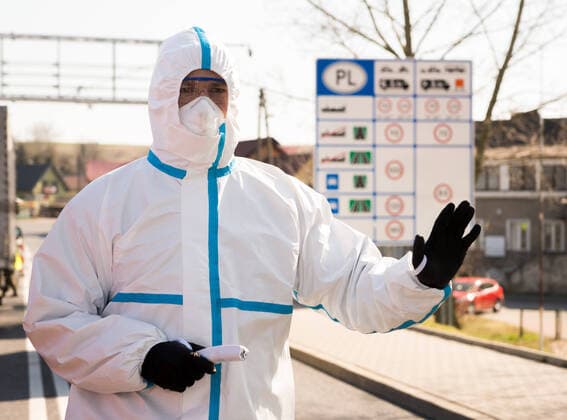 Medical Check Point at the Polish-German border in Krajnik Dolny Sanitary workers examine all the returning people due the coronavirus outbreak at the Medical Check Point at the Polish-German border on March 25, 2020 in Krajnik Dolny, Poland. EN_01420817_0052 