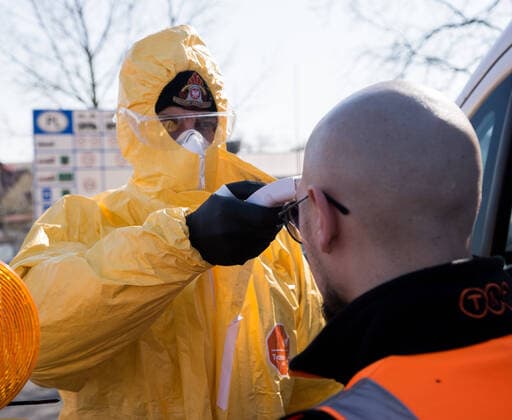 Medical Check Point at the Polish-German border in Krajnik Dolny Sanitary workers examine all the returning people due the coronavirus outbreak at the Medical Check Point at the Polish-German border on March 25, 2020 in Krajnik Dolny, Poland. EN_01420817_0060 