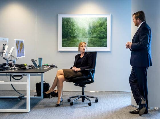 26-03-2020 King Willem-Alexander visited, as part of the worldwide crisis coordination activities due to the corona virus (COVID-19), the 24 7 BZ contact center at the Ministry of Foreign Affairs in The Hague. King Willem-Alexander joined a video conference with the chef des postes and some employees of Dutch embassies in Rome and Beijing about the problems they are currently facing.  Copyright: xPPE POOLx