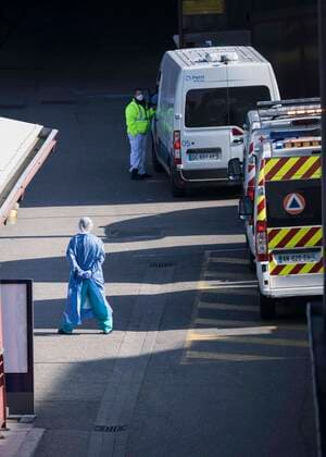 TGV high speed train in Strasbourg, France on March 26, 2020. Preparations for the evacuation to hospitals in the Pays-de-la-Loire region of 20 coronavirus-contaminated patients from Alsace aboard a medicalised TGV an operation unheard of in Europe - began Thursday morning at Strasbourg station. NEWS : Covid 19 Coronavirus en France - Strasbourg - 26 03 2020 ElyxandroCEGARRA PANORAMIC 