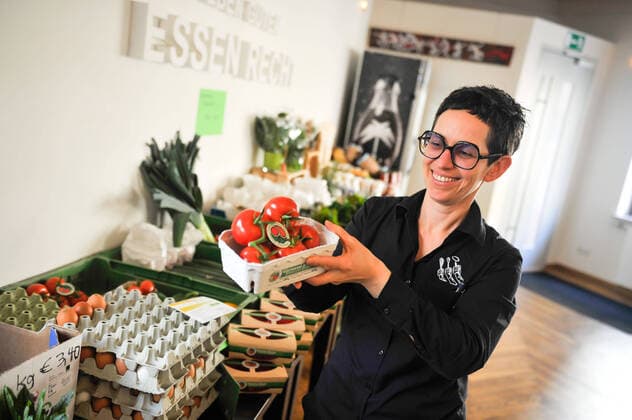 Corona crisis food supply pantry west from restaurant to grocery store and asks for many fresh things, cheese, wine in the time when many restaurants and caterers close down, have to close down In the picture Dorit Münzer Bock Stuttgart Baden Wuerttemberg Germany Copyright: xMaxxKovalenkox
