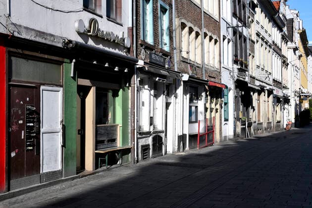 Empty streets in Düsseldorf during corona crisis, short street symbol image feature city city life corona corona crisis coronavirus virus crisis pandemic epidemic curfew curfew empty closed brewery old town old beer pub pubs old town pubs
