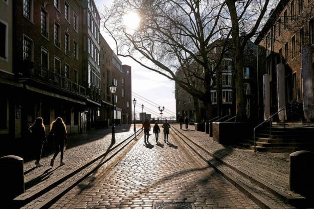 Empty streets in Düsseldorf during corona crisis, brewery Uerige, Rheinstrasse Symbol image Feature City City life Corona Corona corona crisis Coronavirus virus crisis Pandemic Epidemic Epidemic Curfew Curfew empty Closed brewery Old town Old beer Pubs Pubs Old town pubs Uerige