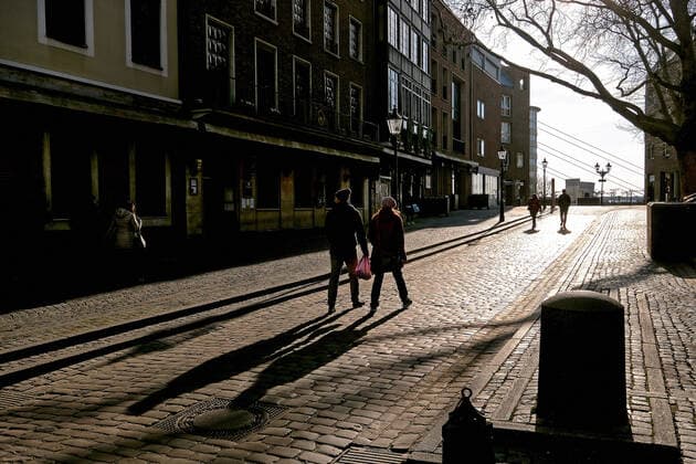 Empty streets in Düsseldorf during corona crisis, brewery Uerige, Rheinstrasse Symbol image Feature City City life Corona Corona corona crisis Coronavirus virus crisis Pandemic Epidemic Epidemic Curfew Curfew empty Closed brewery Old town Old beer Pubs Pubs Old town pubs Uerige