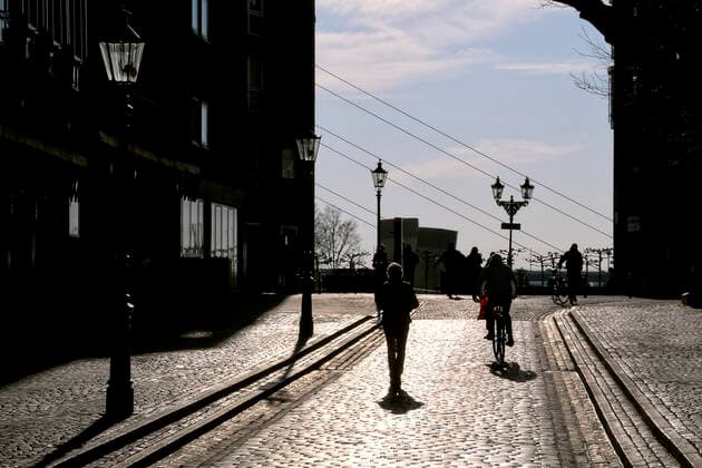 Empty streets in Düsseldorf during corona crisis, brewery Uerige, Rheinstrasse Symbol image Feature City City life Corona Corona corona crisis Coronavirus virus crisis Pandemic Epidemic Epidemic Curfew Curfew empty Closed brewery Old town Old beer Pubs Pubs Old town pubs Uerige