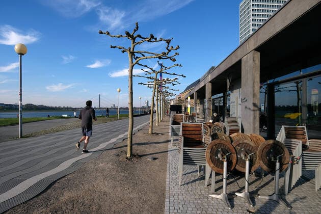 Empty streets in Düsseldorf during the Corona Crisis, KIT, art in the tunnel, Rhine bank promenade Symbol image Feature City City life Corona Corona crisis Coronavirus Virus Crisis Pandemic Epidemic Curfew Curfew empty Closed Brewery Old Town Old Beer Pub Pubs Old Town Pub