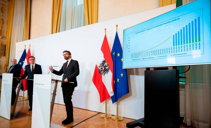 Vienna 26 03 2020, Federal Chancellery, Vienna, AUT, Current developments on corona disease in Austria, press conference, in the picture with Herwig Kollaritsch, specialist for specific pro  EP_str