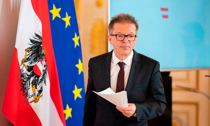 Vienna 26 03 2020, Federal Chancellery, Vienna, AUT, Acute Developments on Corona Disease in Austria, Press Conference, in picture Health Minister Rudolf Anschober Gruene Health Minister Rudolf Anschober Gruene during a press conference of Austrian Goverment about the Coronavirus Pandemic at the Federal Chancellery in Vienna, Austria on 2020 03 26  EP_str