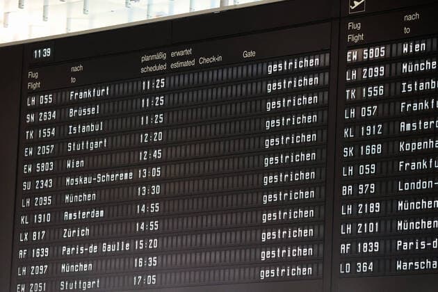 Hannover, 26 03 2020, Hannover Airport, HAJ, Due to the spread of the coronavirus almost all flights have been cancelled, display board flights cancelled,
