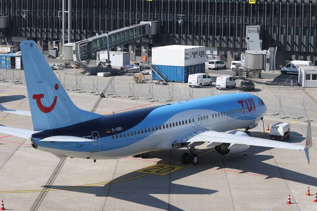 Hanover, 26 03 2020, Hanover Airport, HAJ, Due to the spread of the corona virus almost all flights have been suspended, TUI aircraft on ground, aircraft, Boeing 737 800, TUI logo,