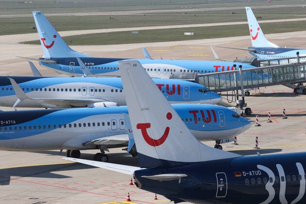 Hanover, 26 03 2020, Hanover Airport, HAJ, Due to the spread of the corona virus almost all flights have been suspended, TUI aircraft on ground, aircraft, Boeing 737 800, TUI logo,