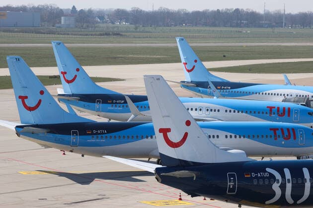 Hanover, 26 03 2020, Hanover Airport, HAJ, Due to the spread of the corona virus almost all flights have been suspended, TUI aircraft on ground, aircraft, Boeing 737 800, TUI logo,