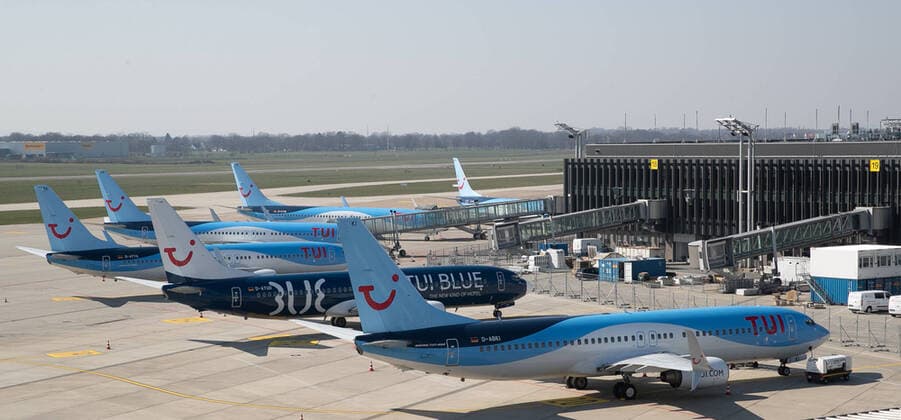 Hanover, 26 03 2020, Hanover Airport, HAJ, Due to the spread of the corona virus almost all flights have been suspended, TUI aircraft on ground, aircraft, Boeing 737 800, TUI logo,