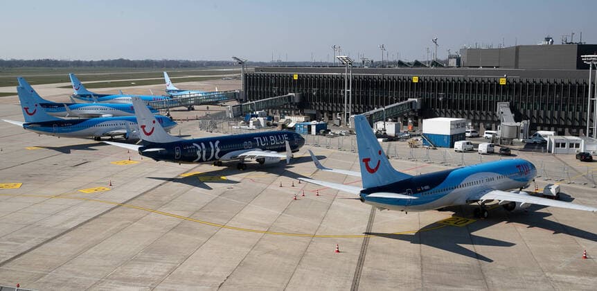 Hanover, 26 03 2020, Hanover Airport, HAJ, Due to the spread of the corona virus almost all flights have been suspended, TUI aircraft on ground, aircraft, Boeing 737 800, TUI logo,