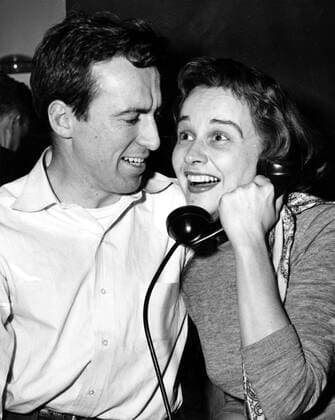 OSCARS: Beste Nebendarstellerin, PreistrÃ¤gerinnen 1951-1960 Kim Hunter in her New York City apartment with husband Bob Emmett as she receives the news that she won the Academy Award for Best Supporting Actress for her performance in A STREETCAR NAMED DESIRE, March, 1952. Courtesy Everett Collection !ACHTUNG AUFNAHMEDATUM GESCHÃ„TZT! PUBLICATIONXNOTxINxCANxCHNxFRAxITAxJPNxNORxPOLxRUSxESPxUKxUSA Copyright: xCourtesyxEverettxCollectionx PBDKIHU EC003