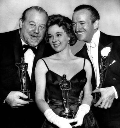 OSCARS. Bester Nebendarsteller. PreistrÃ¤ger 1951-1960 OSCARS. Bester Hauptdarsteller. PreistrÃ¤ger 1951-1960 1958: Best Supporting Actor BURL IVES The Big Country , Best Actress SUSAN HAYWARD I Want to Live and Best Actor DAVID NIVEN Separate Tables , pose for a group shot, 4 7 59 Courtesy Everett Collection !ACHTUNG AUFNAHMEDATUM GESCHÃ„TZT! PUBLICATIONXNOTxINxCANxCHNxFRAxITAxJPNxNORxPOLxRUSxESPxUKxUSA Copyright: xCourtesyxEverettxCollectionx SBDOSPI EC109