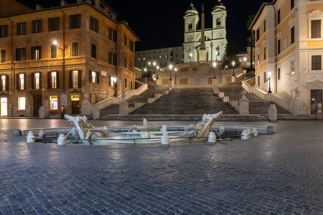 Italy: The streets of the center desolate Piazza di Spagna, in the evening illuminated by the street lamps. The square appears unusually deserted due to the coronavirus emergency. Roma Italy Copyright: GennaroxLeonardi