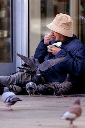 Homeless people at Cologne Central Station are particularly hard hit by the corona crisis Cologne, 26 03 2020 Foto:xC.xHardtx xFuturexImage