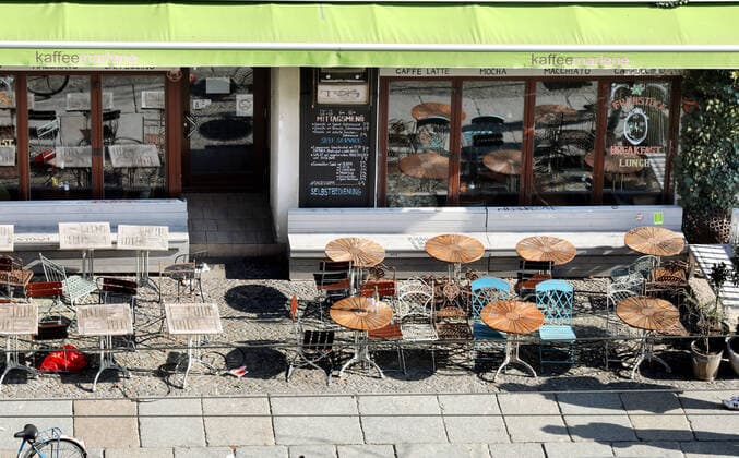 26 03 2020, Berlin Germany Prenzlauer Berg, where normally the street cafes are full to bursting, chairs and tables are now empty due to the corona crisis Some cafes and restaurants offer vouchers to buy, which can be redeemed after the state of emergency